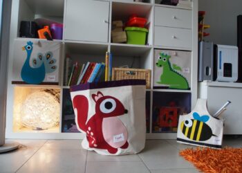 Wohnregal mit 3 Sprouts Körben