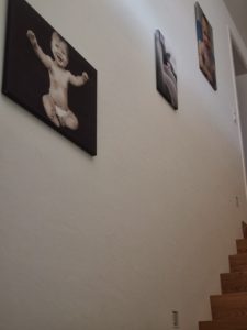 Foto-Leinwände im Treppenhaus