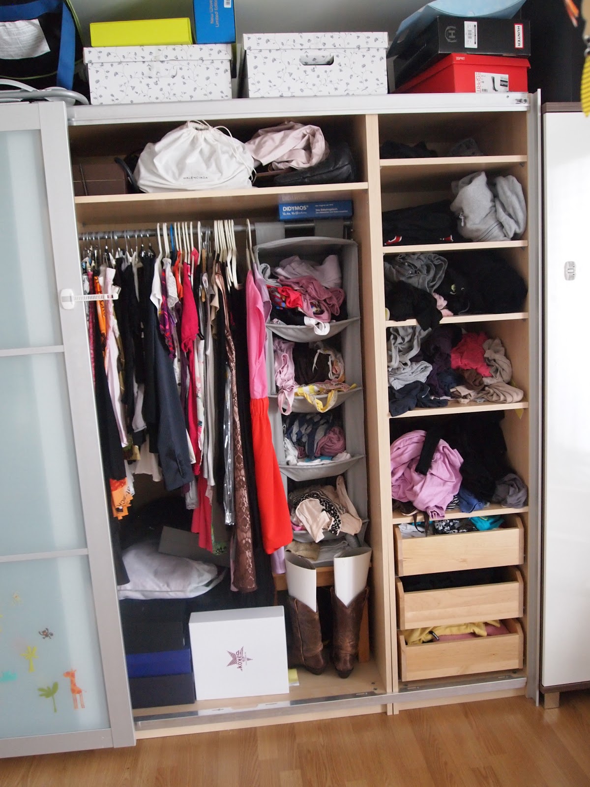 ausmisten, aussortieren, aufräumen: Kleiderschrank