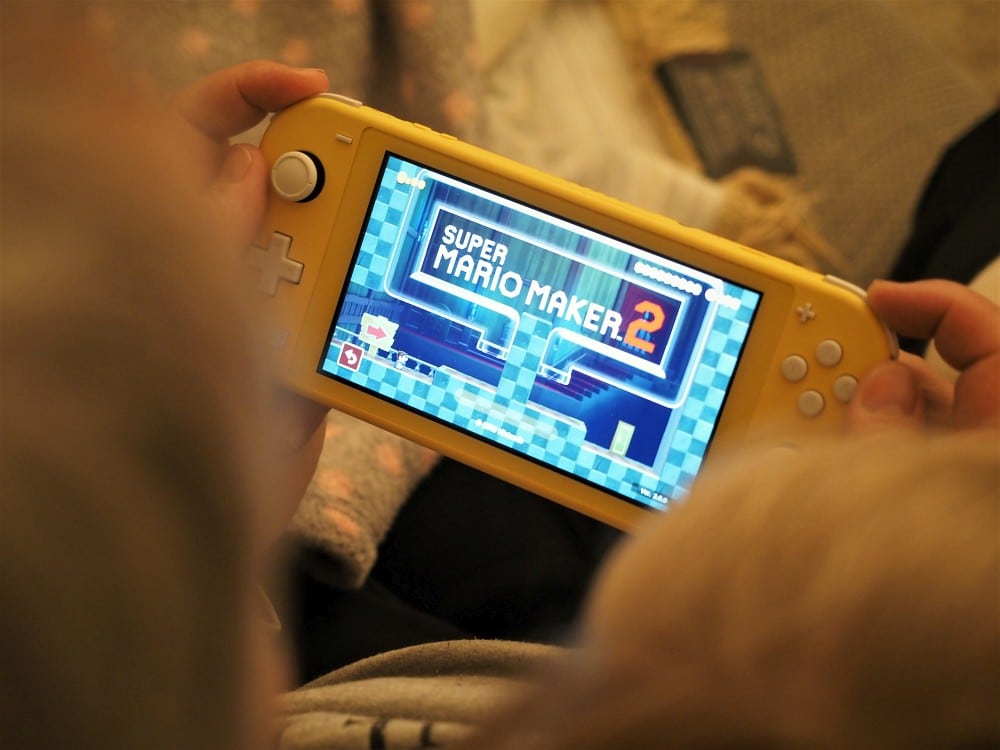 Nintendo Switch Lite mit Super Mario Maker 2