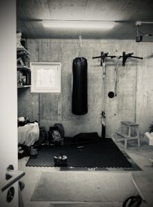 Fitness-Studio zuhause in der Garage