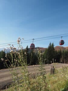 Seilbahn-Gondeln in Fiss